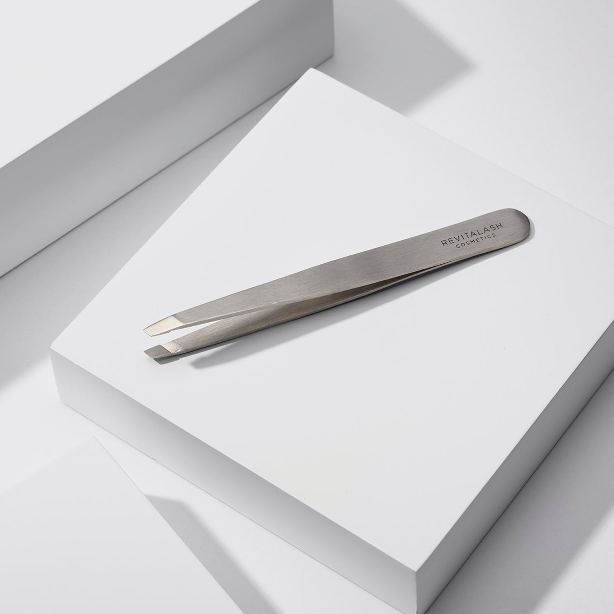 REVITALASH Precision Tweezers